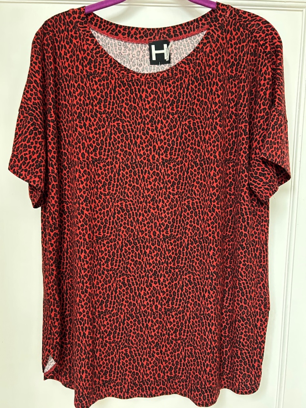NWT - WOMEN'S SHORT SLEEVE TOP, RED/BLACK LEOPARD PRINT, XL